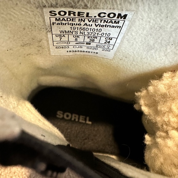 Sorel waterproof winter boots! Worn once! In box. - Picture 2 of 5